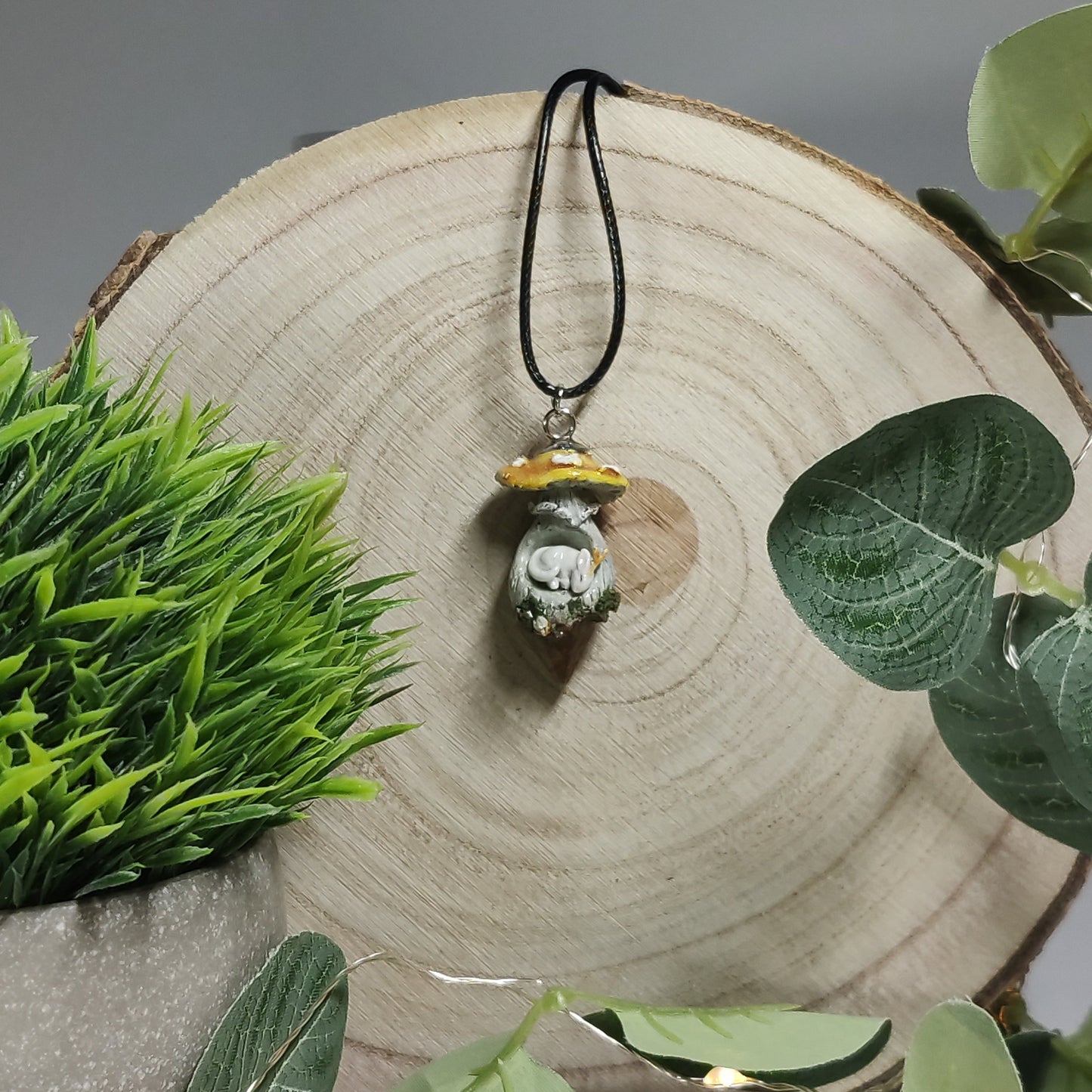 Collana della casa dei funghi