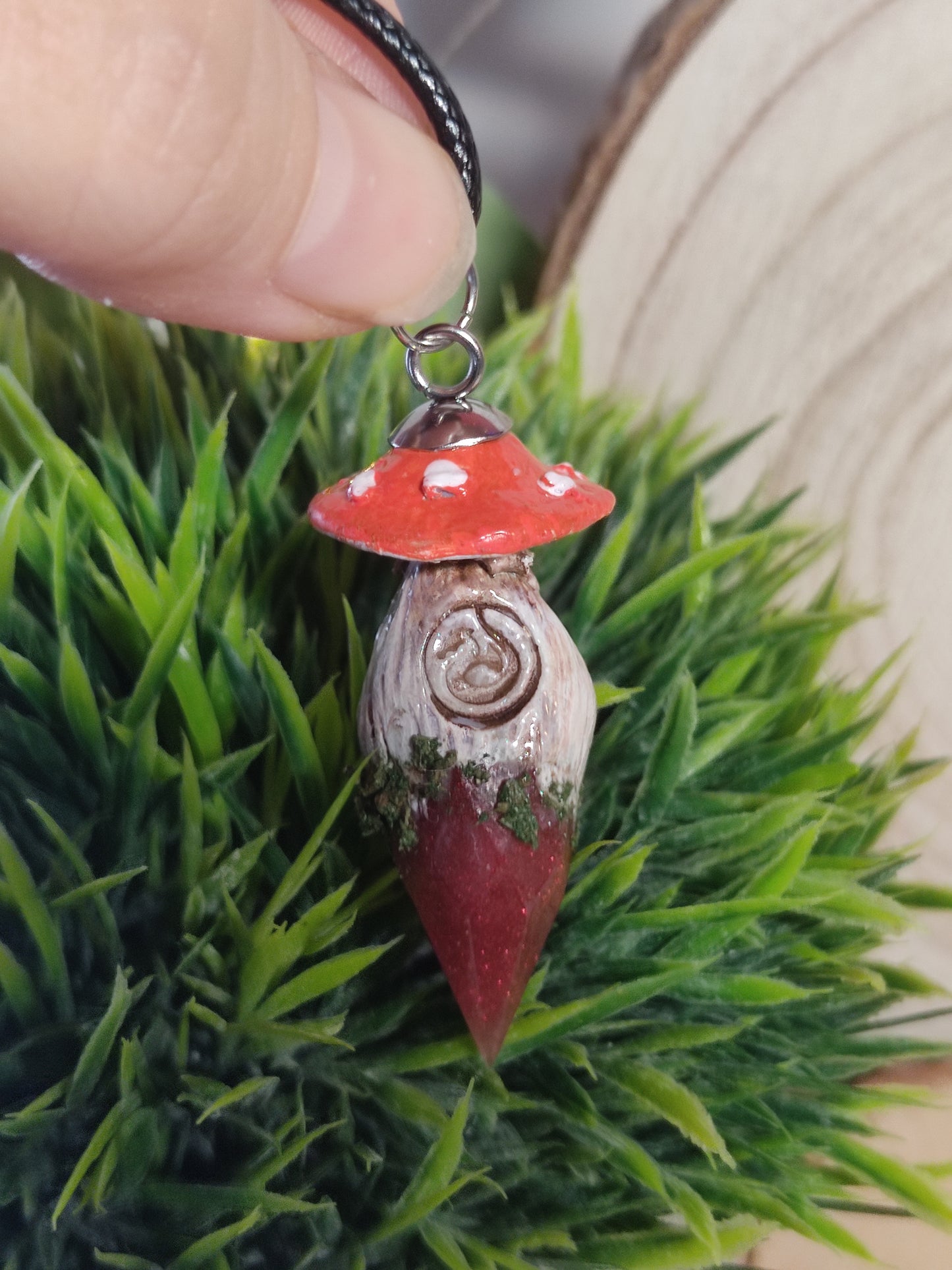 Collana della casa dei funghi