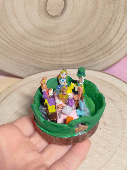 Alice in Wonderland tea party handmade diorama 🫖